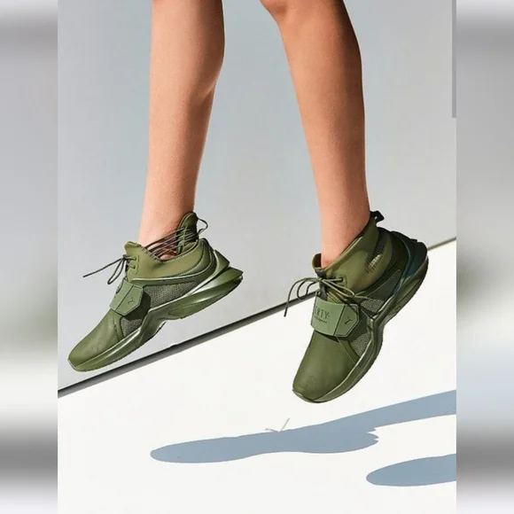 Fenty x Puma by Rihanna Trainer Hi in Cypress olive EUC sz 8, 8.5W EUC NIB